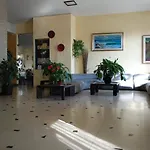 Palace מלון ואראצה