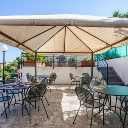 Palace Ξενοδοχείο 3*