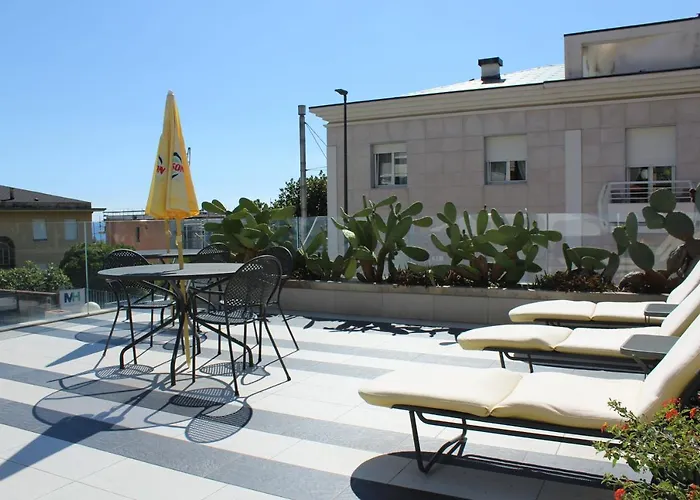 Palace 3* فاراتسي