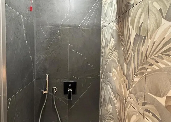 Palace فندق فاراتسي