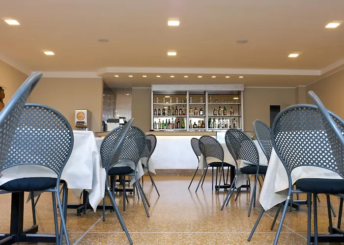 Palace 3* فاراتسي