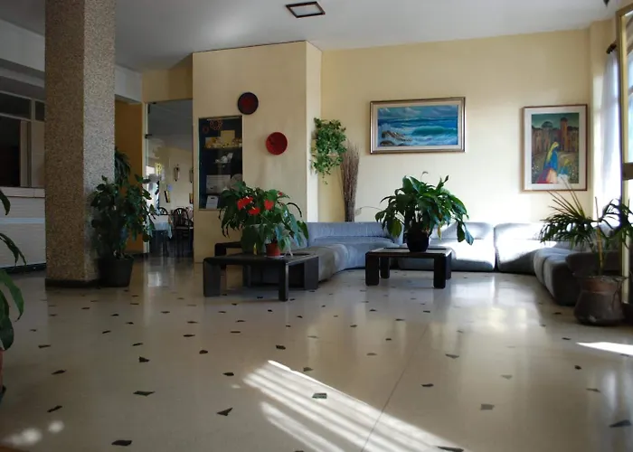 Palace فندق فاراتسي