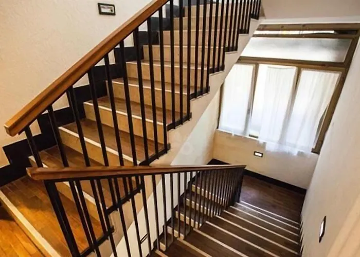 Palace 3* فاراتسي