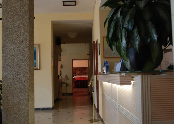 Palace 3* فاراتسي