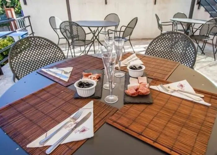 Palace فاراتسي