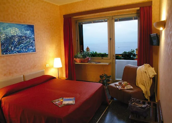 Palace فندق فاراتسي