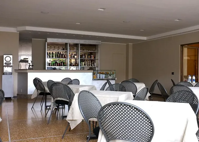 Palace 3* فاراتسي