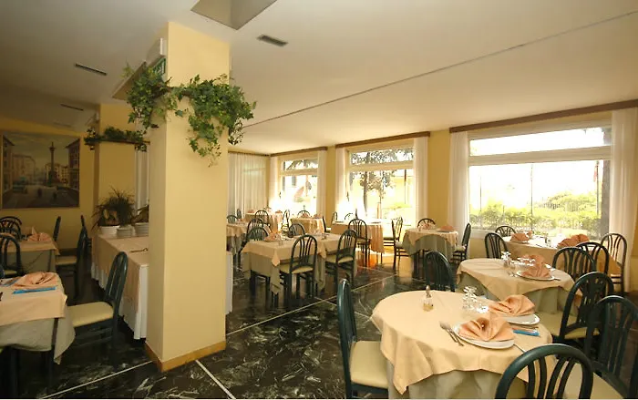 فندق Palace فاراتسي