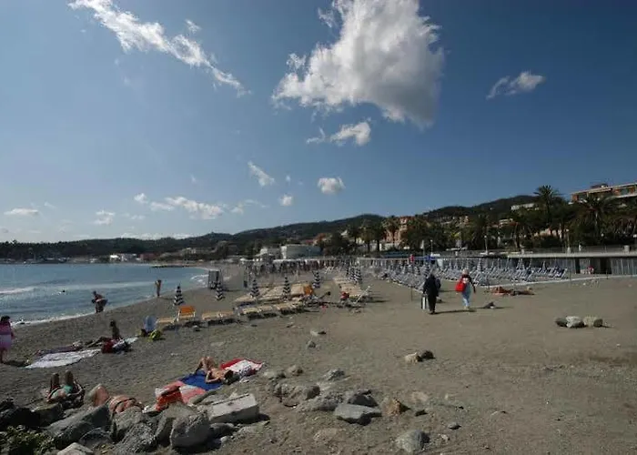 Palace 3* فاراتسي