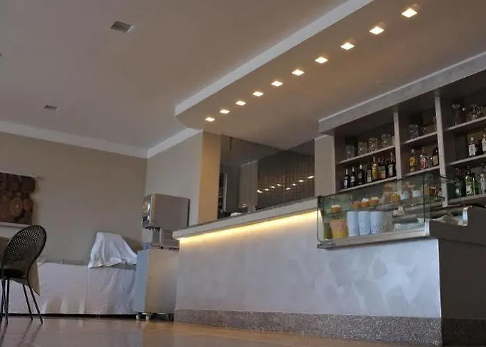 Palace فندق فاراتسي